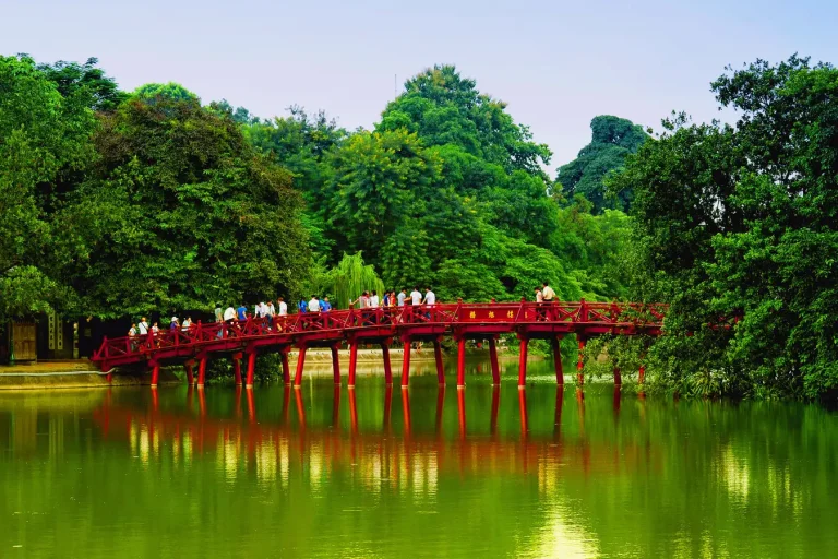Hà Nội mùa thu và những danh thắng di tích ngàn năm